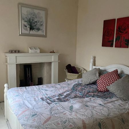 Stunning 2-Bed Apartment Above Schooners Bar Neath Luaran gambar